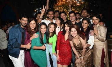 स्मिता गोंडकर ने बिग बॉस मराठी के सभी प्रतियोगियों और बिग बॉस हिंदी के दोस्तों के लिए रीयूनियन बैश की मेजबानी की