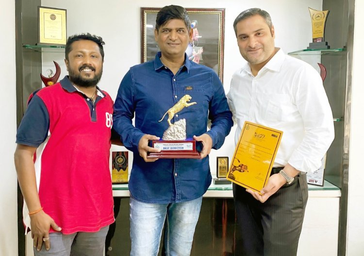 "गुठली लड्डू" को 27वें कोलकाता इंटरनेशनल फिल्म फेस्टिवल में मिला सर्वश्रेष्ठ निर्देशक का पुरस्कार