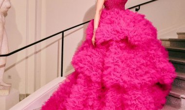 कान्स फिल्म फेस्टिवल 2023: उर्वशी रौतेला ने पिंक ट्यूल गाउन में बिखेरा जलवा