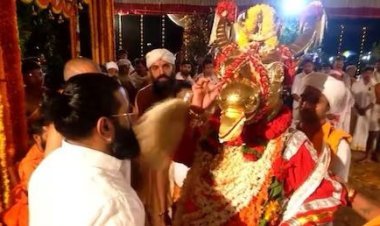 'कांतारा चैप्टर 1' के मुहूर्त शॉट के बीच ऋषभ शेट्टी ने लिया मैंगलोर में देव कोला के दिव्य महात्सव में हिस्सा