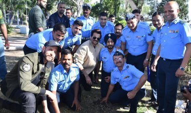 ऋतिक रोशन और अनिल कपूर ने #ThankYouFighter पहल का उत्साह बनाए रखा: पुणे एयर फोर्स स्टेशन पर शूरवीरों को समर्पित किया पत्र