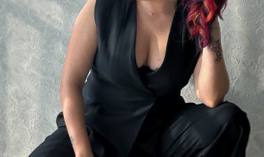 'पॉप क्वीन' लग रही नेहा भसीन ने पिक हेयर स्टाइल में मचाई सनसनी