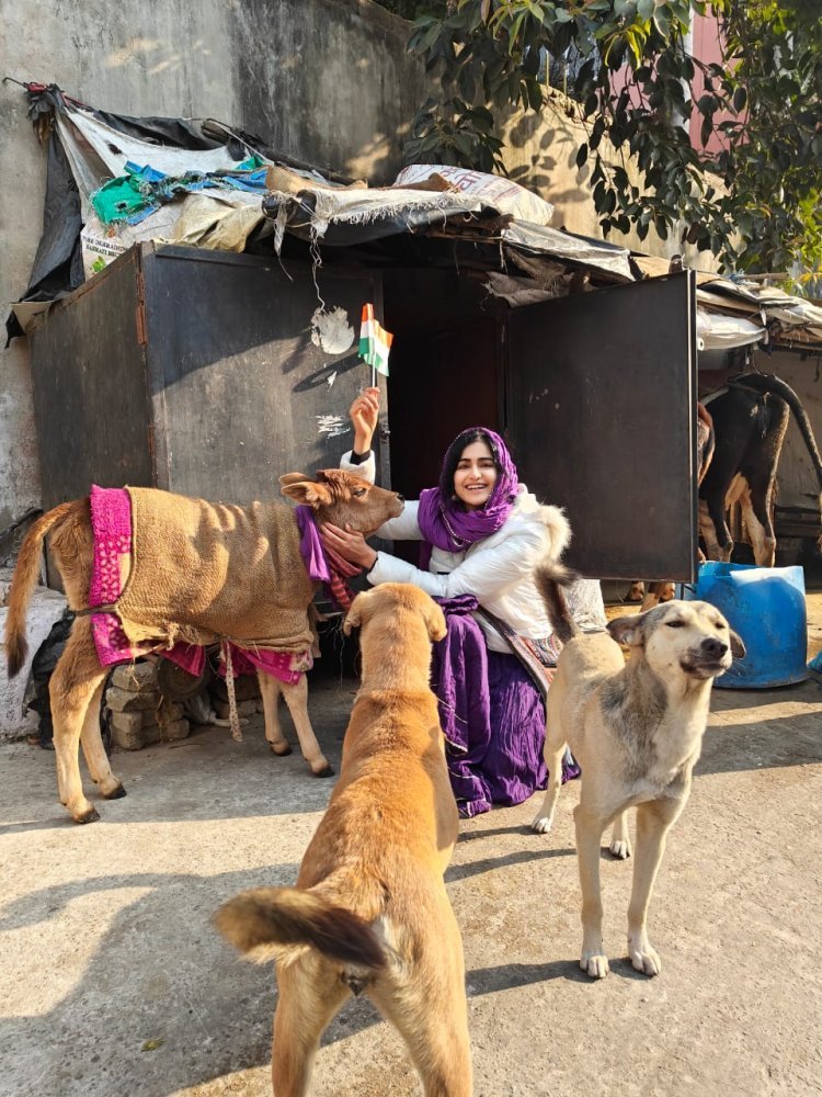 पशु मित्रों के साथ अदा शर्मा की अदाएं