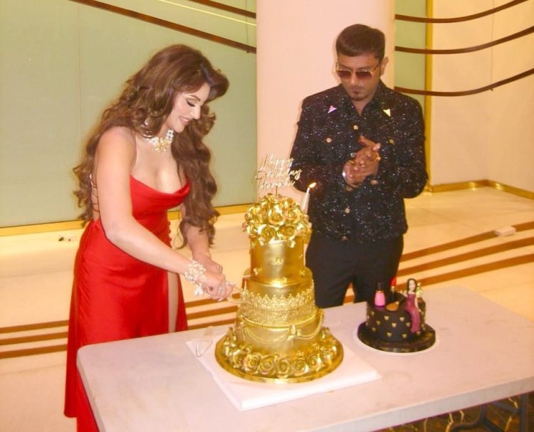 उर्वशी रौतेला ने बनाया विश्व रिकॉर्ड