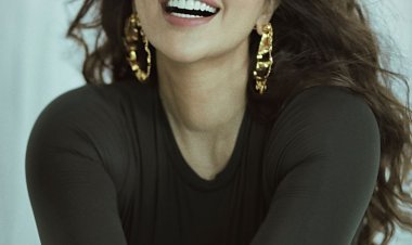 आंखों को लुभाता ब्लैक ड्रेस में शमा सिकंदर का कैजुअल लुक